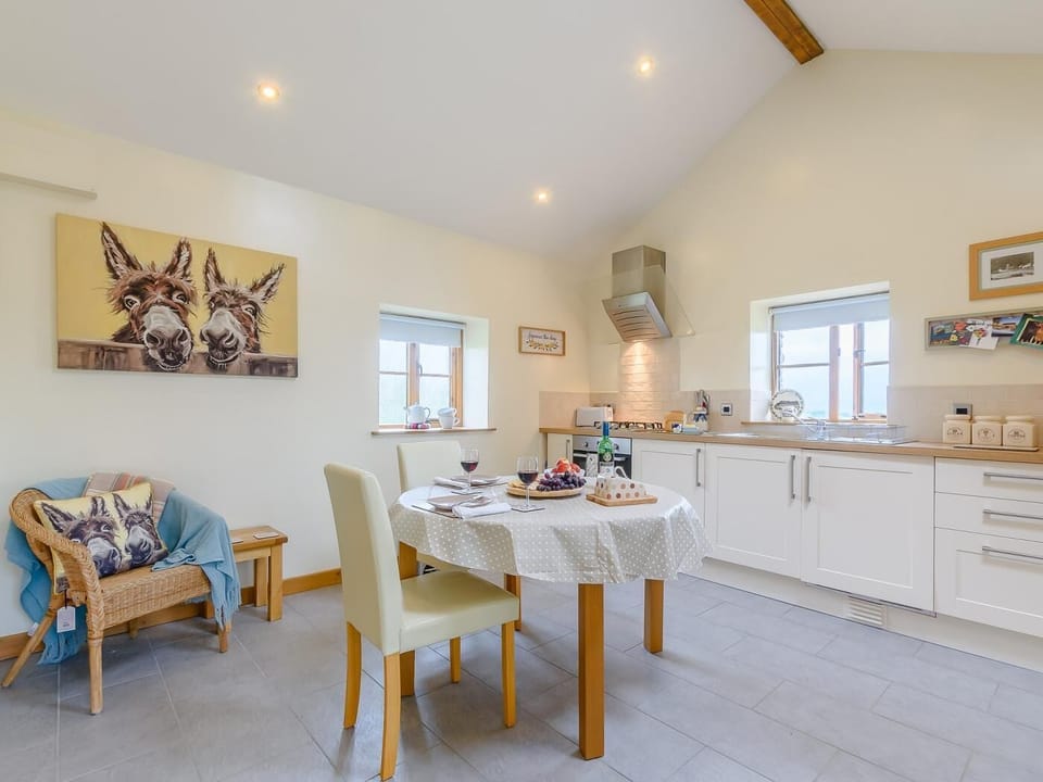 A fully equipped kitchen to cook a meal for two