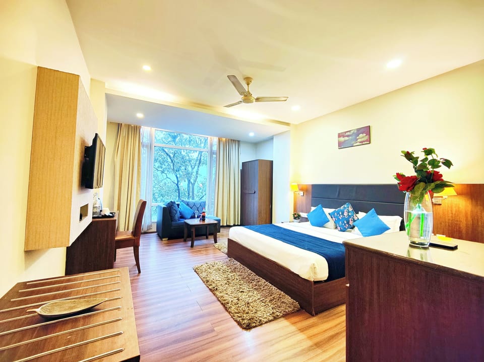 Executive Double Room, Hill View | Desk, blackout drapes, soundproofing, WiFi (free)