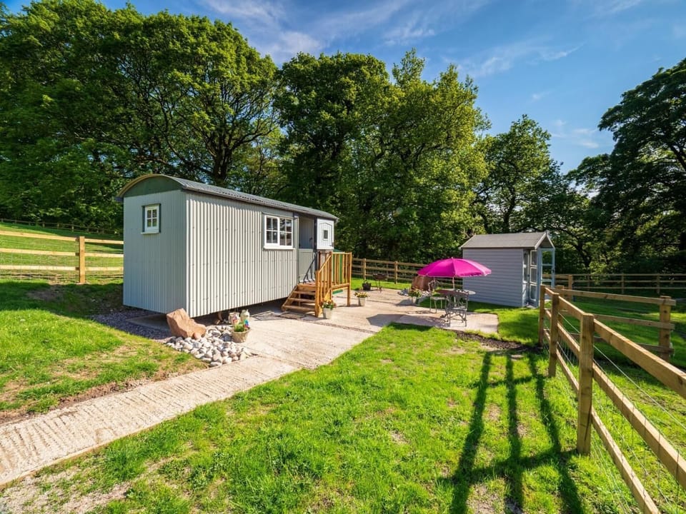 Situated in a peaceful and private location completely un-disturbed