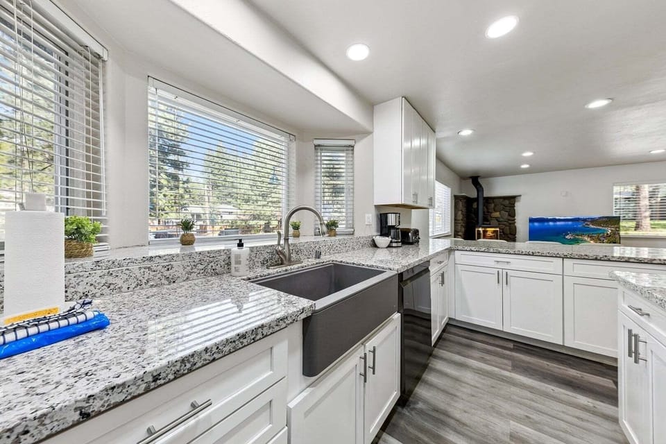 Cabin, 3 Bedrooms | Private kitchen