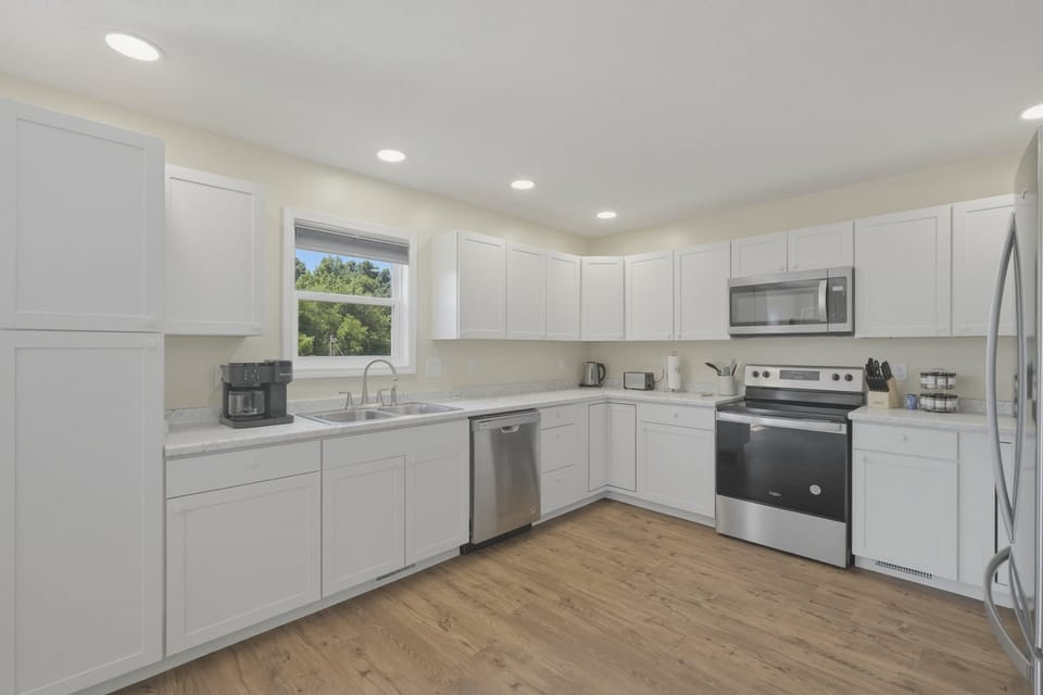 House, 5 Bedrooms | Private kitchen | Coffee/tea maker, fridge, oven