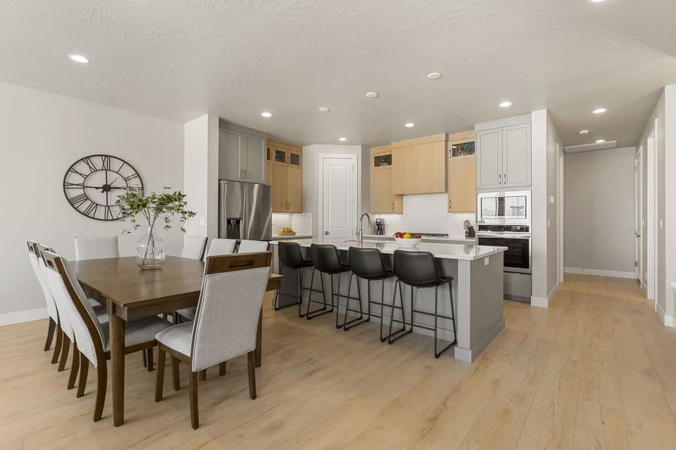 Townhome, 4 Bedrooms | Dining