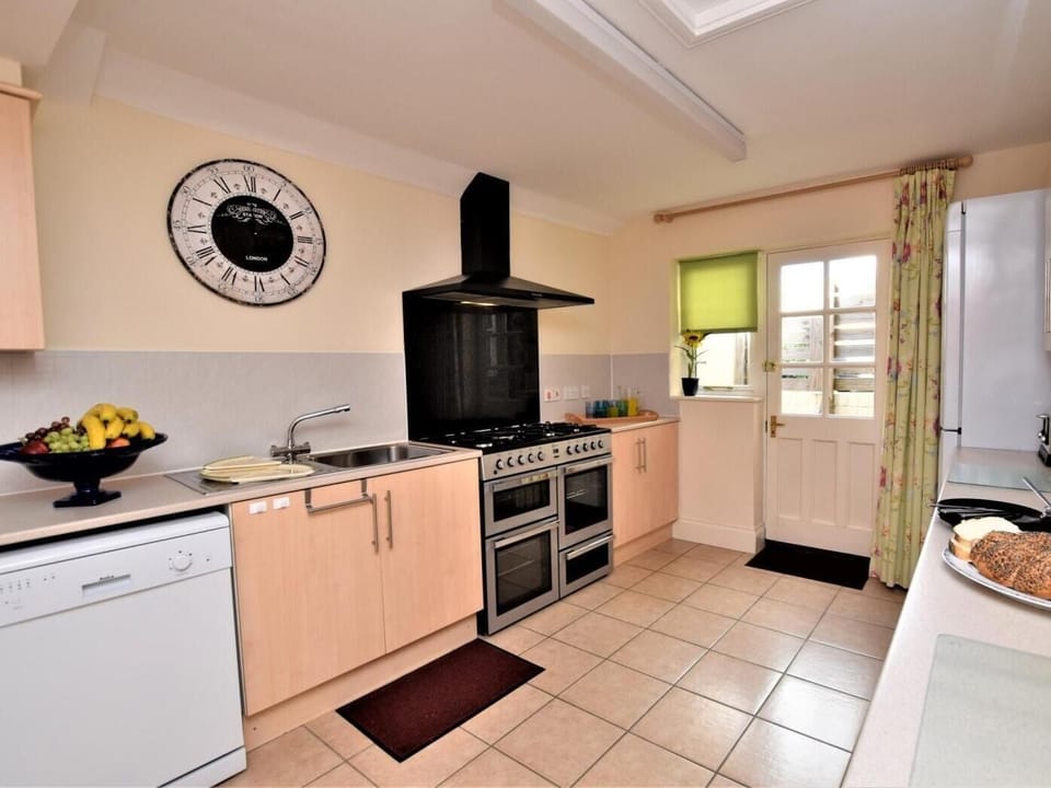Well-equipped kitchen