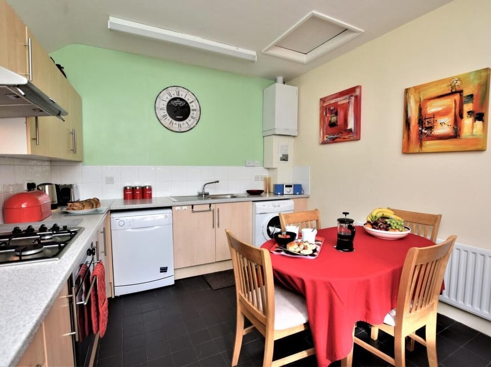 The second kitchen/diner
