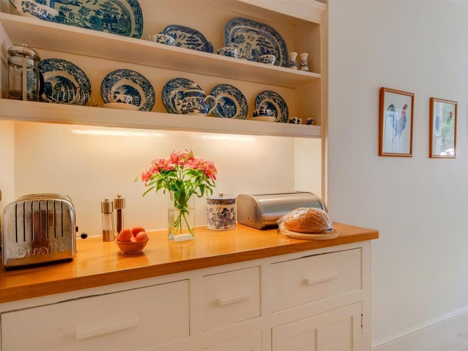 The kitchen dresser 