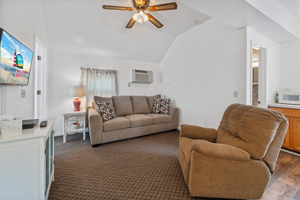 With the Sleeper Sofa, the Cottage has an occupancy of 4.