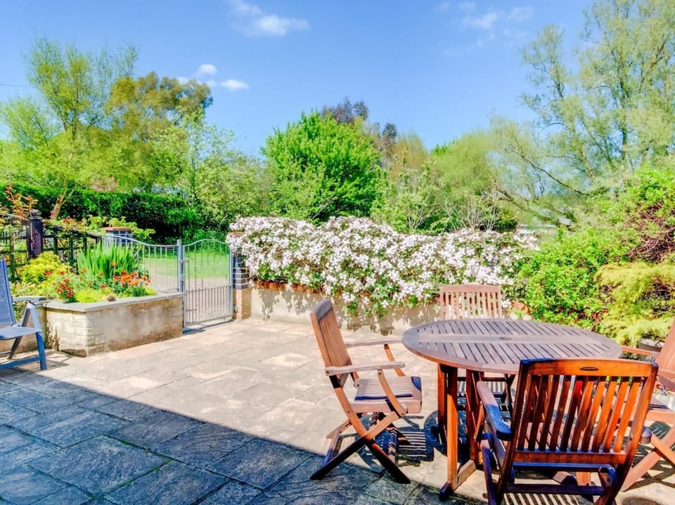 Try al fresco dining 