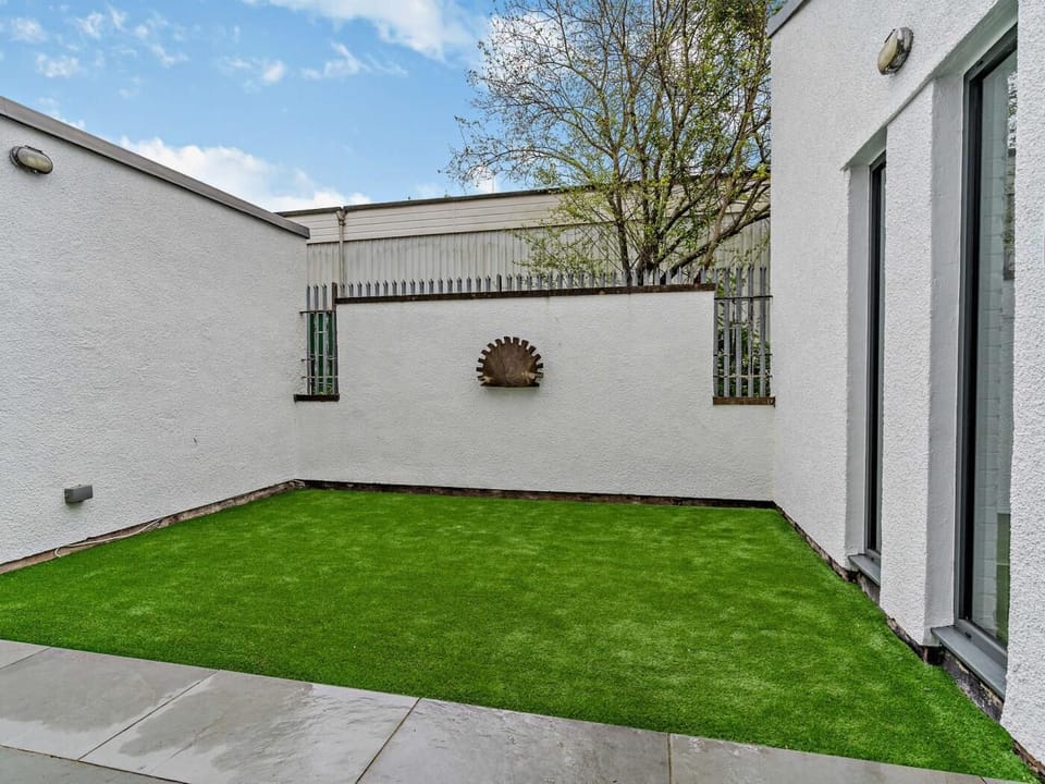 The lounge leads to this enclosed inner courtyard