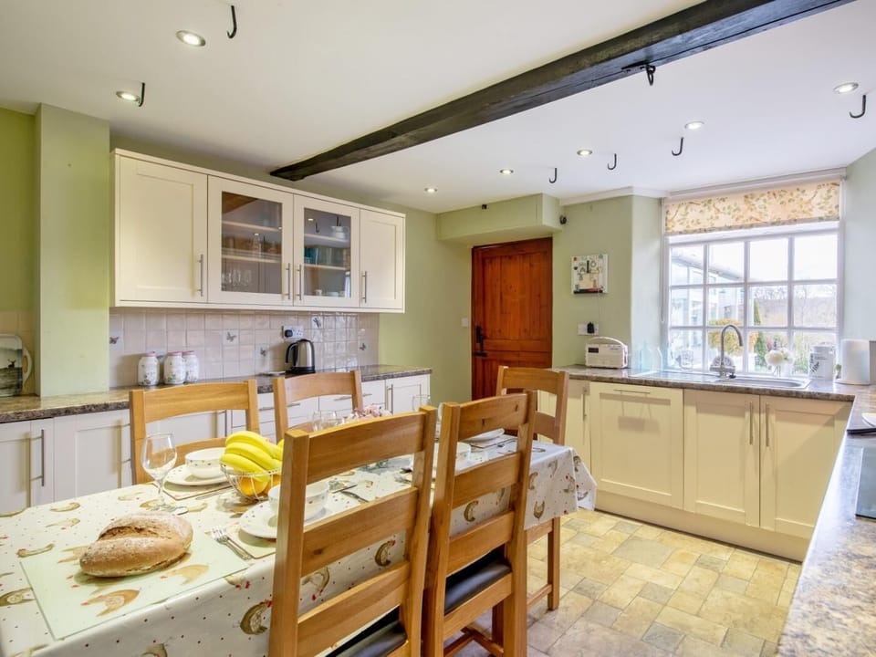 The well equipped kitchen