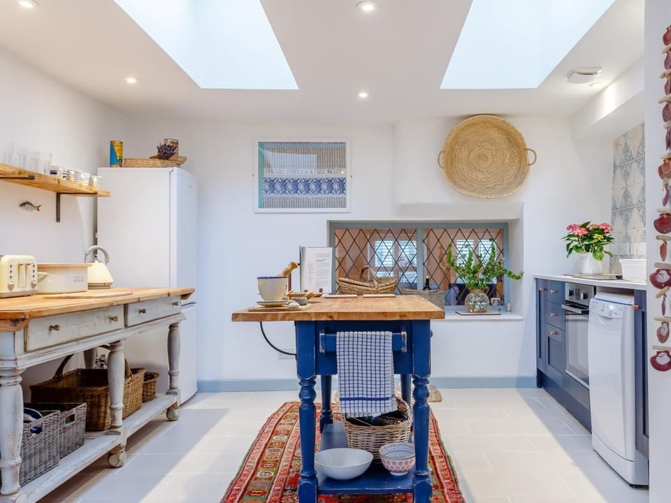 Light and spacious kitchen