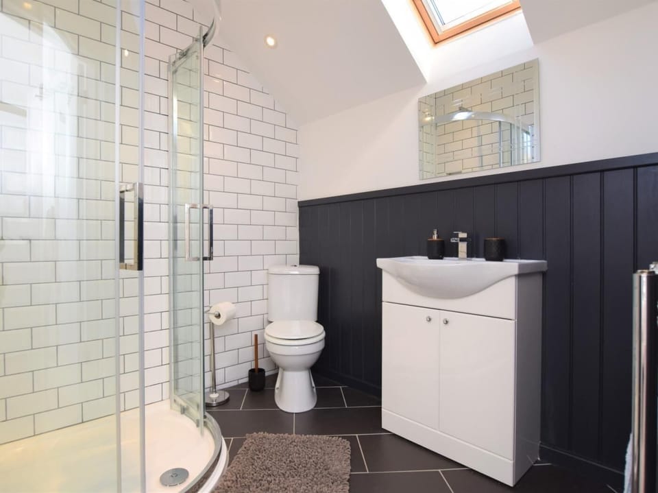 Spacious and stylish en-suite