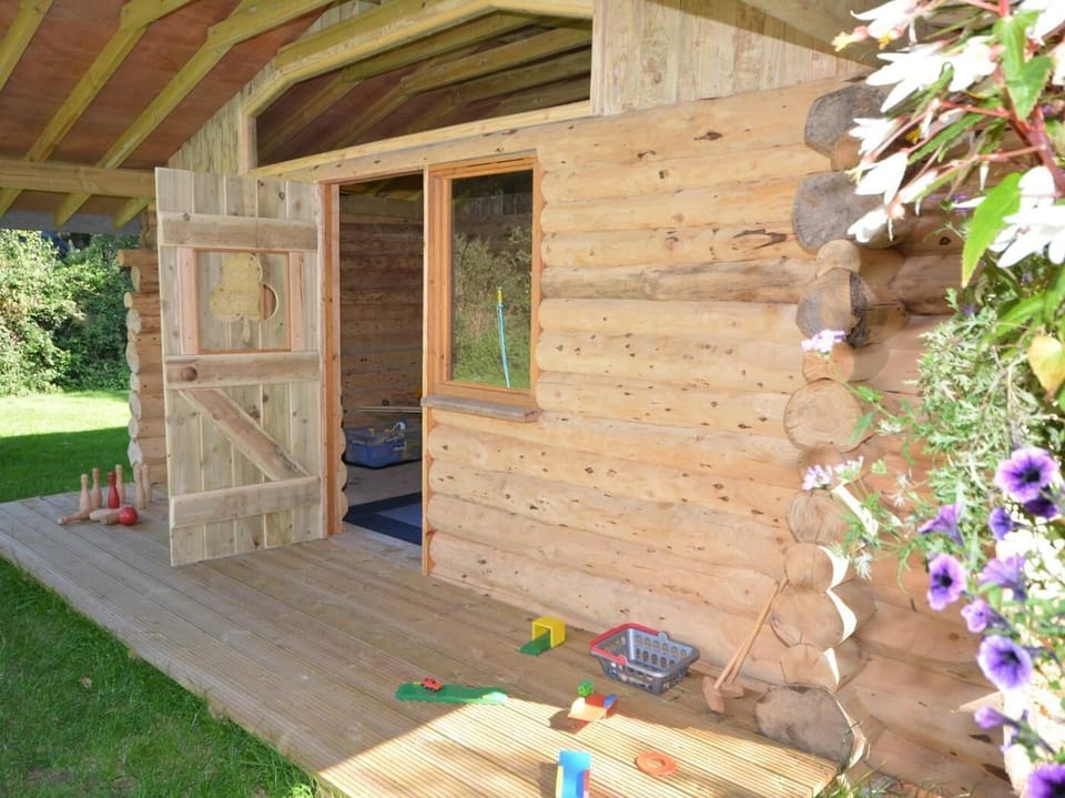 Superb play house for children