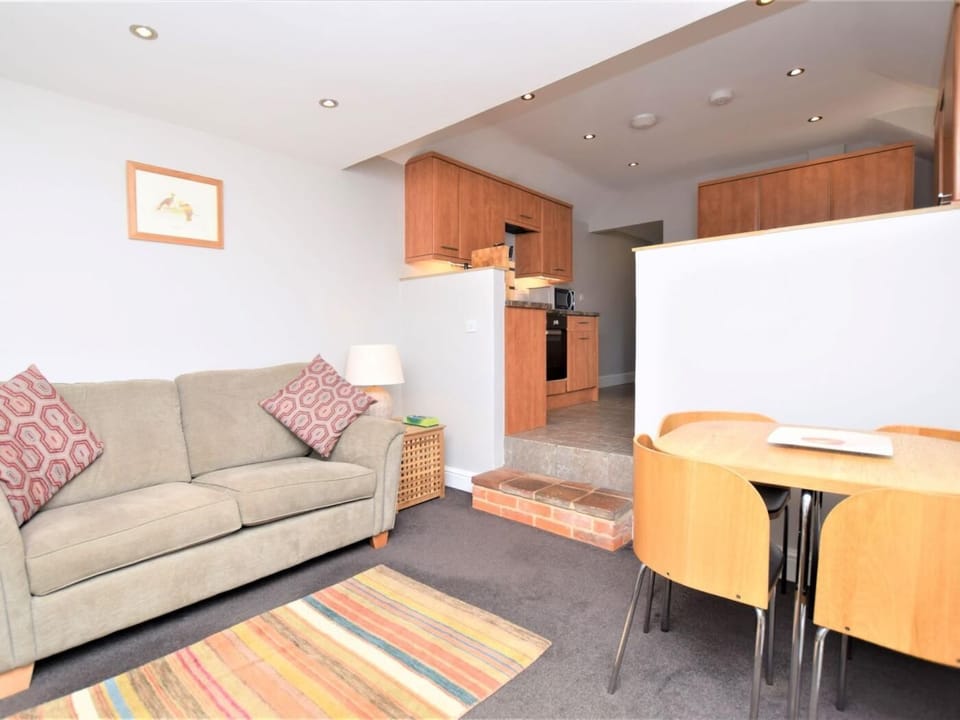 Lounge/dining area