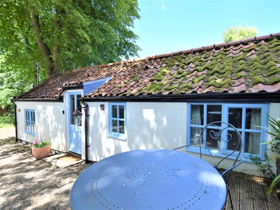 Outside area perfect for alfresco dining