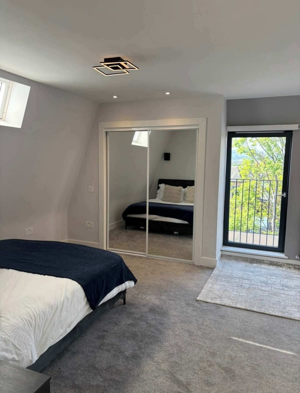 Private guest bedroom (Sleeps 2)