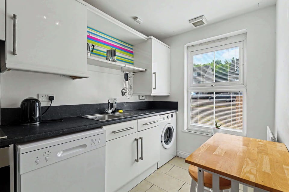 Fully equipped kitchen including a washing room