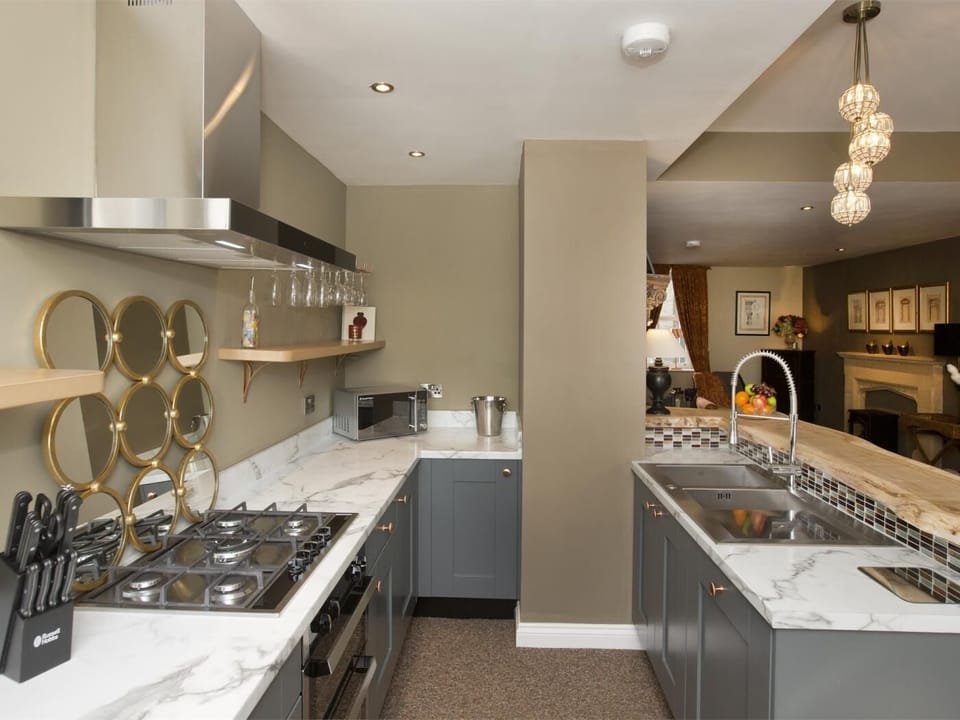 Stunning well-equipped kitchen
