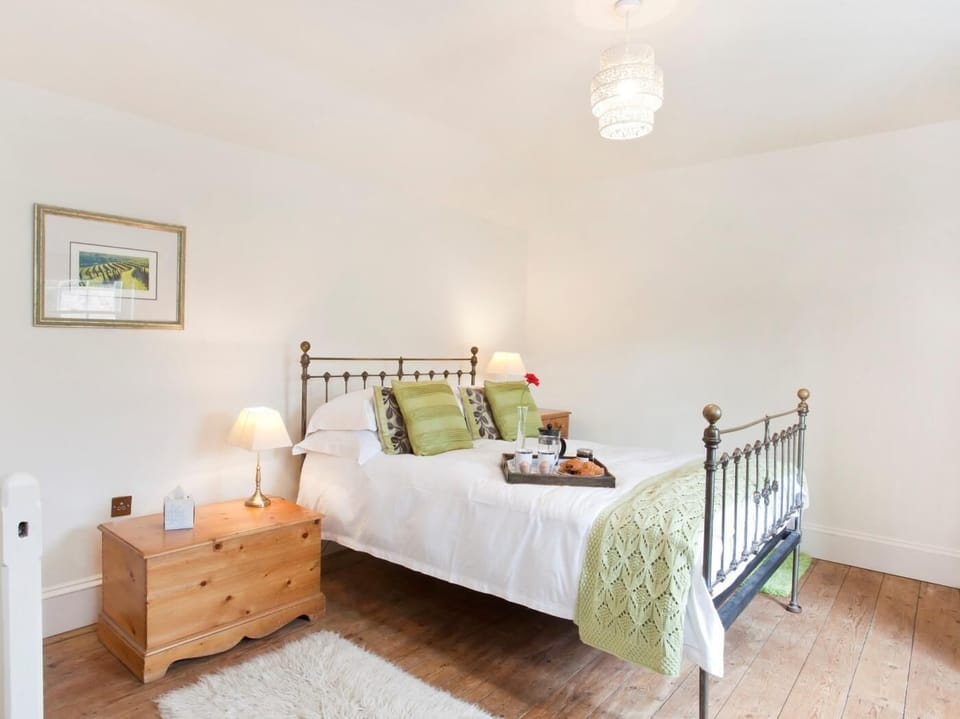 The sumptous kingsize bed