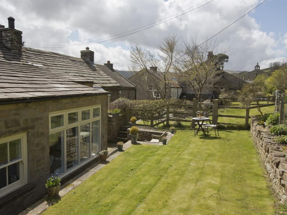 Watch the different types of birds which visit this lovely garden.