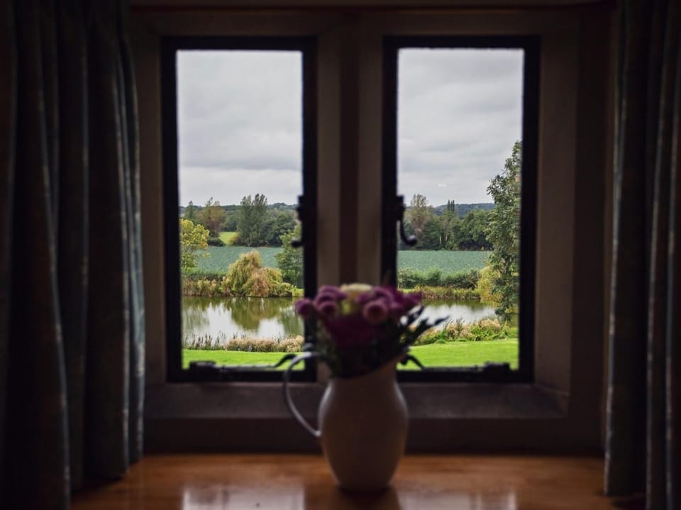 Stunning views over the lake and countryside