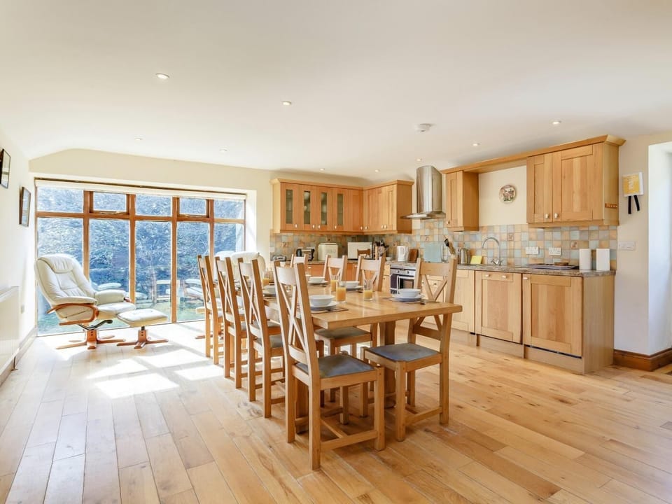 Superb social kitchen/diner perfect for family getaways