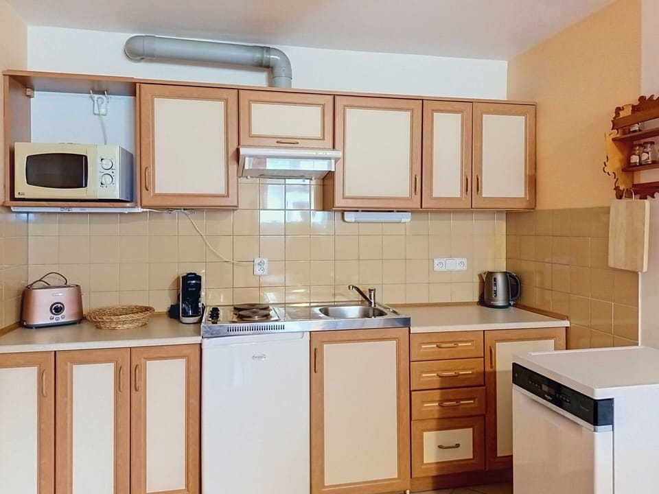 Kitchen Appliance, Kitchen, Countertop, Cabinetry, Major Appliance, Furniture, Wood, Interior Design, Small Appliance, Flooring