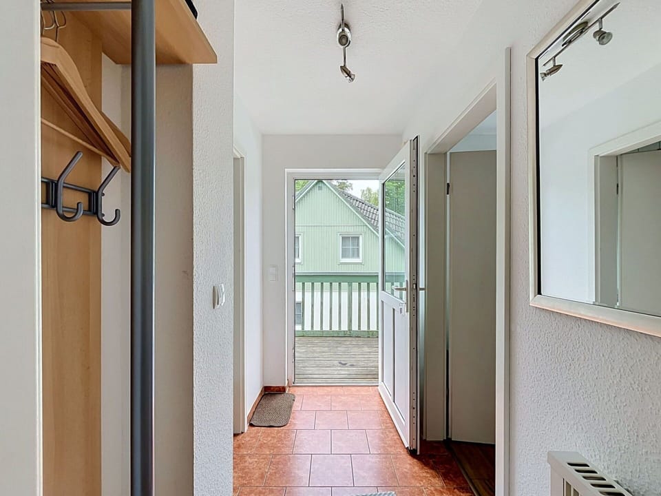 Flooring, Wood, Floor, Ceiling, Interior Design, Wood Flooring, Door, Wood Stain, Hardwood, Apartment
