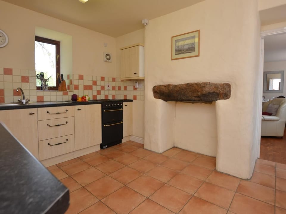 The well-equipped kitchen
