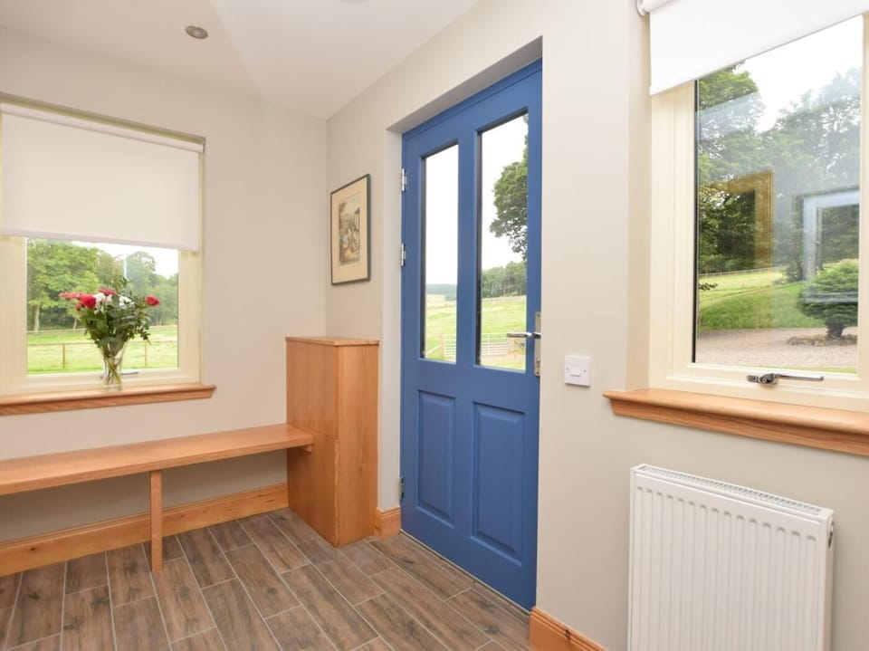 Lovely entrance hall with seating and ample storge for your coats