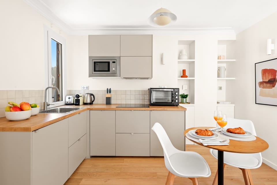 The kitchen and dining area