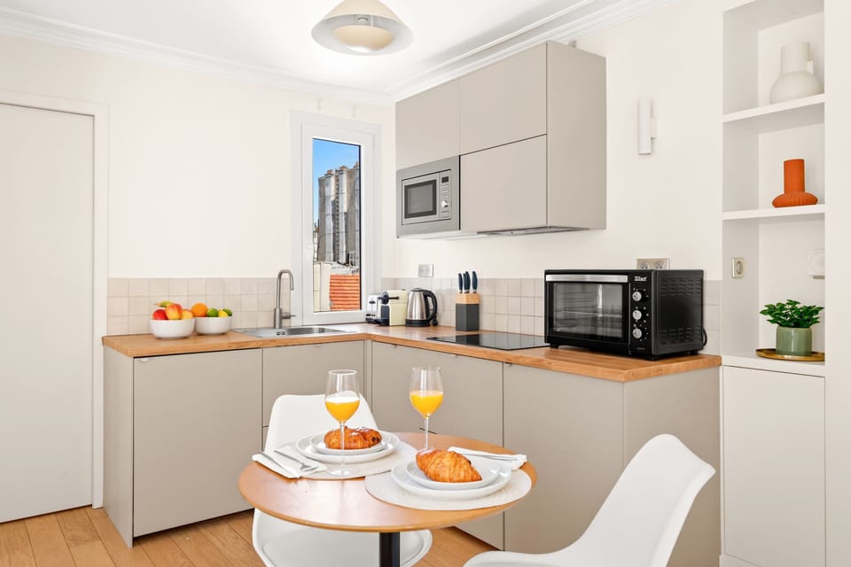 The kitchen and dining area