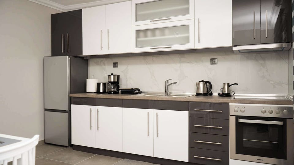 Fully equipped contemporary kitchen for easy home-style cooking.