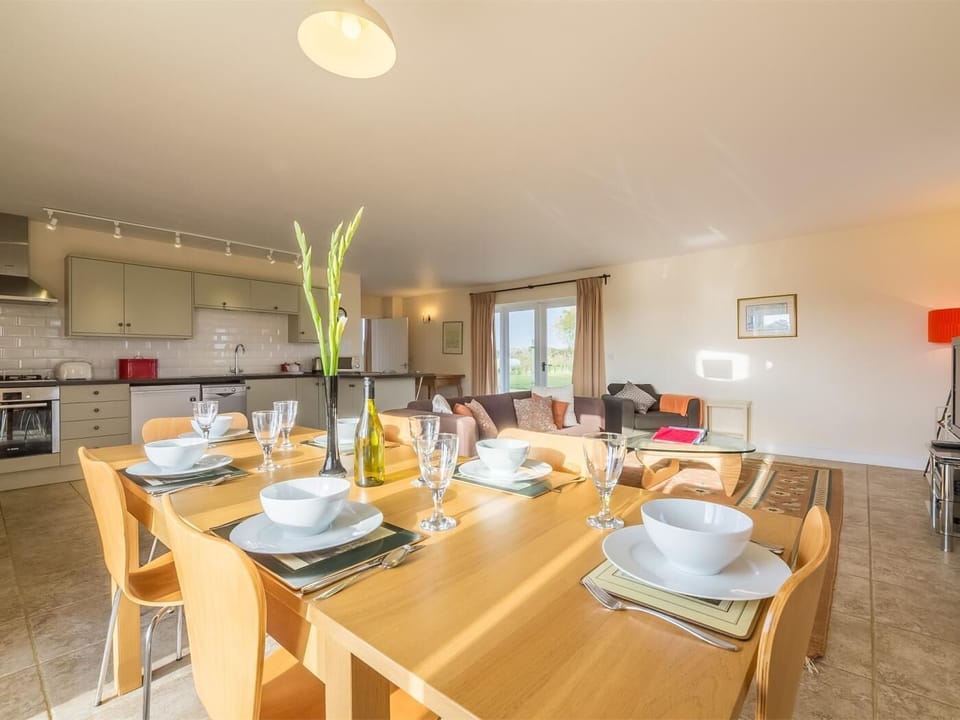 Dining table with room for everyone