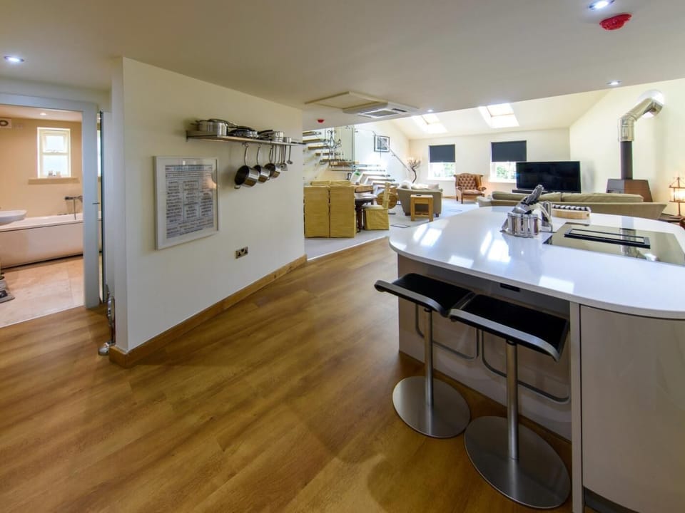 Chat away to guests seated at the breakfast bar while preparing a meal 