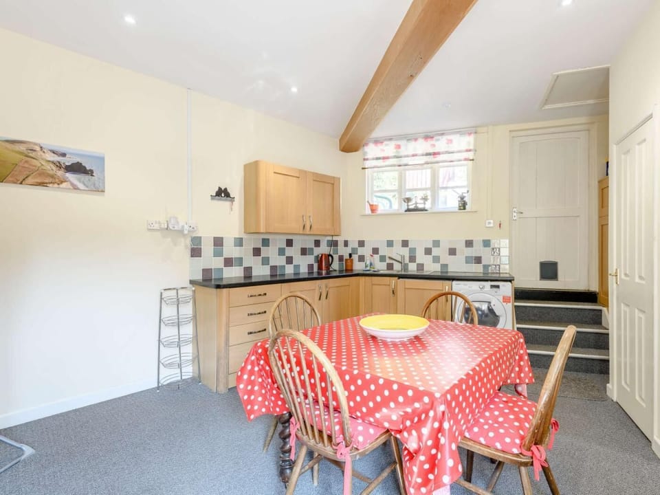 Well equipped annexe kitchen