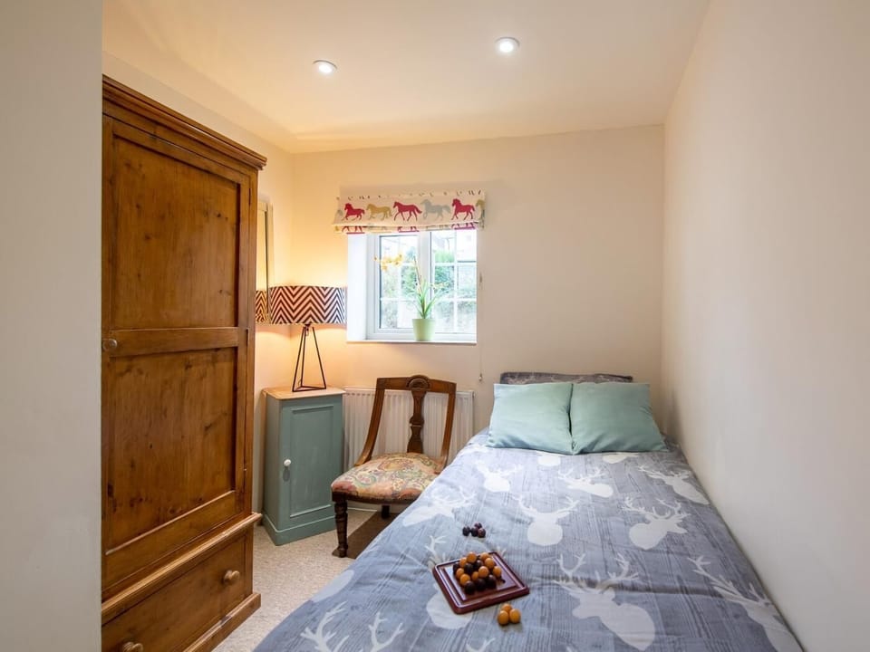 Cosy single bedroom