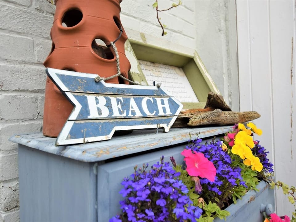 This way to the beach