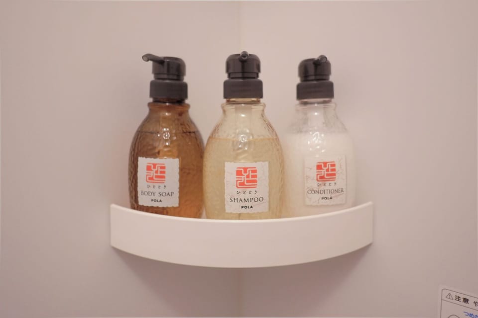 Deluxe Room, Non Smoking | Bathroom | Hair dryer, bidet, towels, shampoo