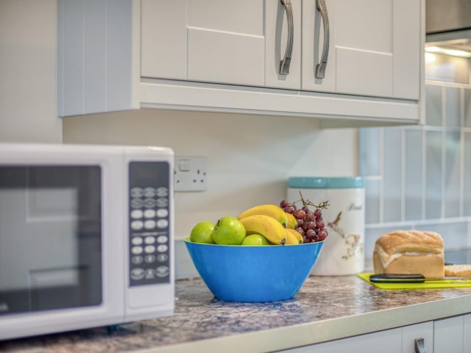 Well-equipped kitchen with all you need to create home cooked meals