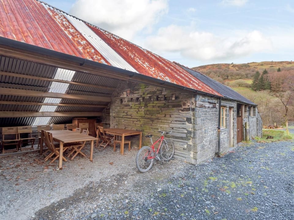 The handy bike shelter