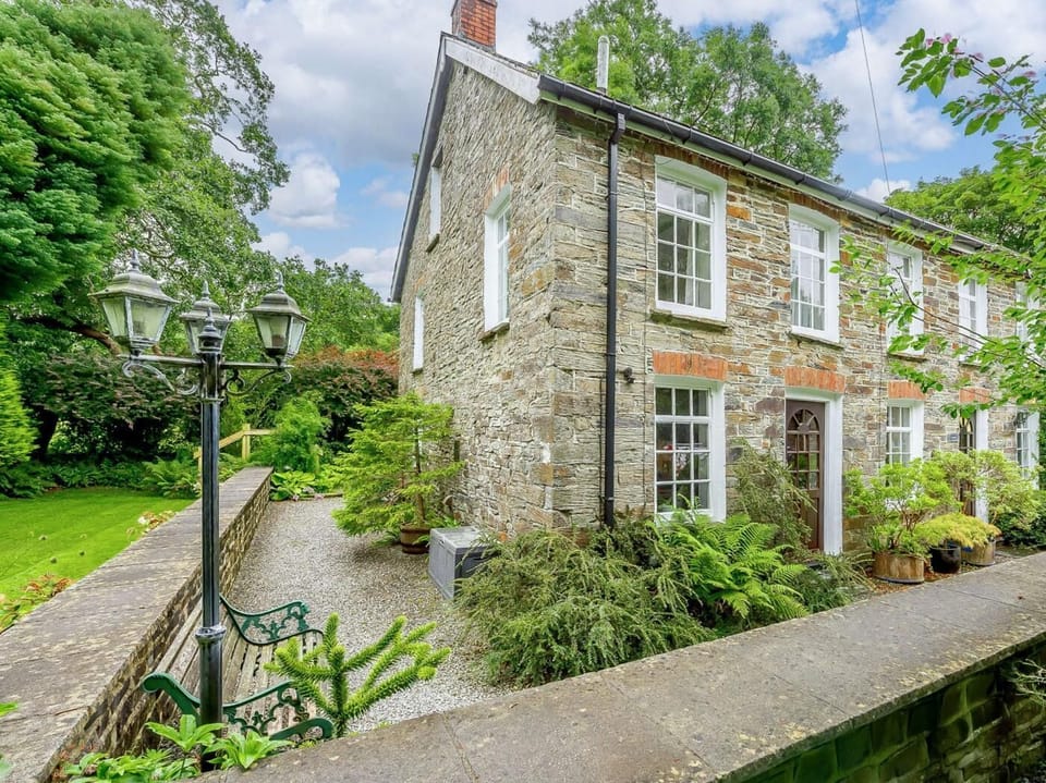 Views towards the front of the cottage