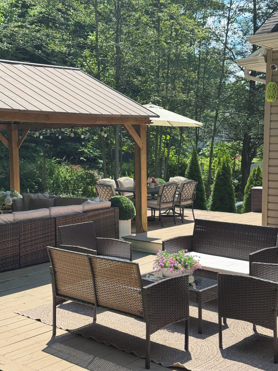 Outdoor dining