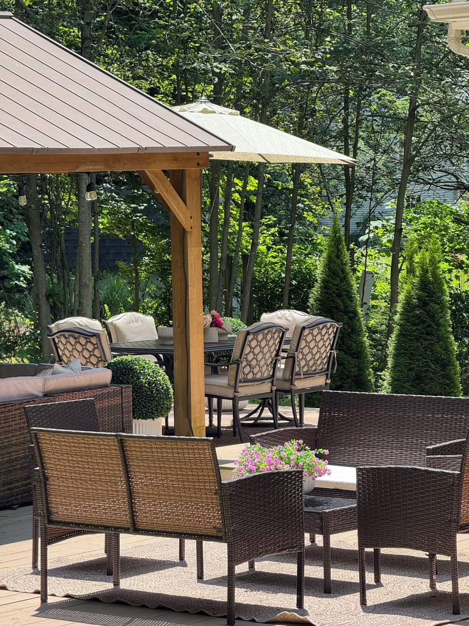 Outdoor dining