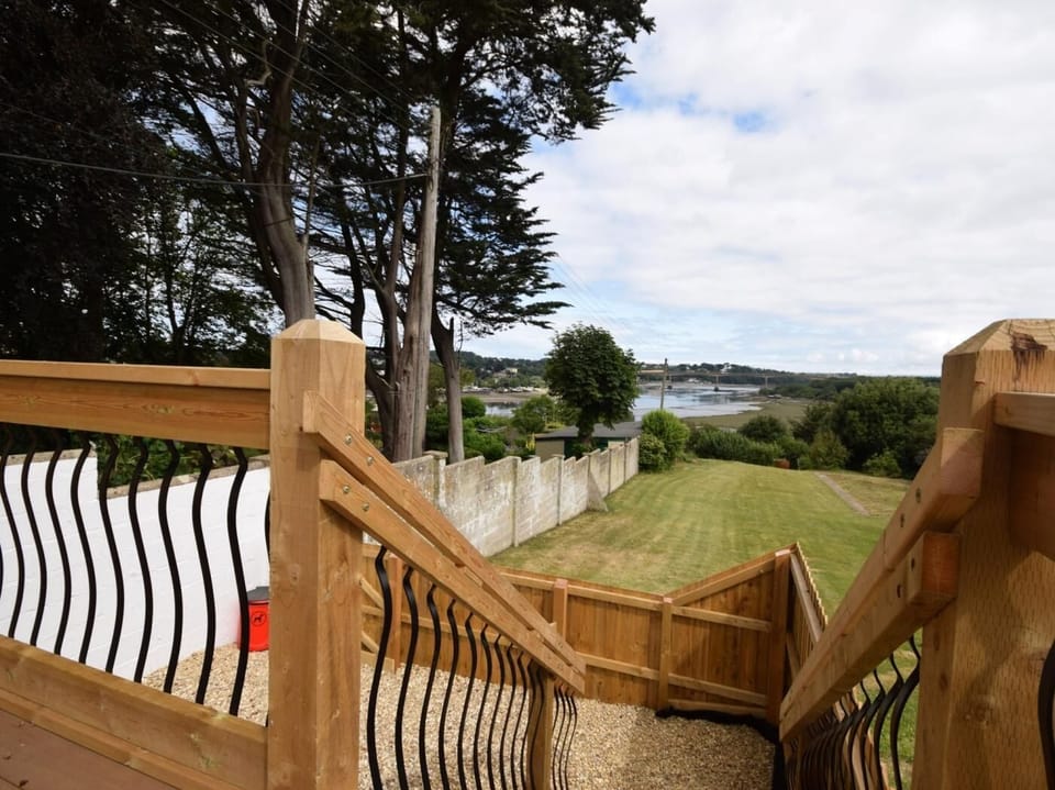 Steps down to the gravelled area 