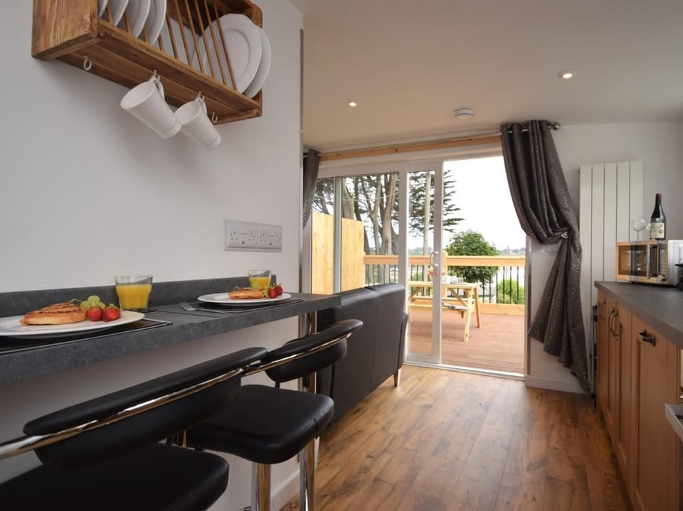 Enjoy the fabulous river views 
