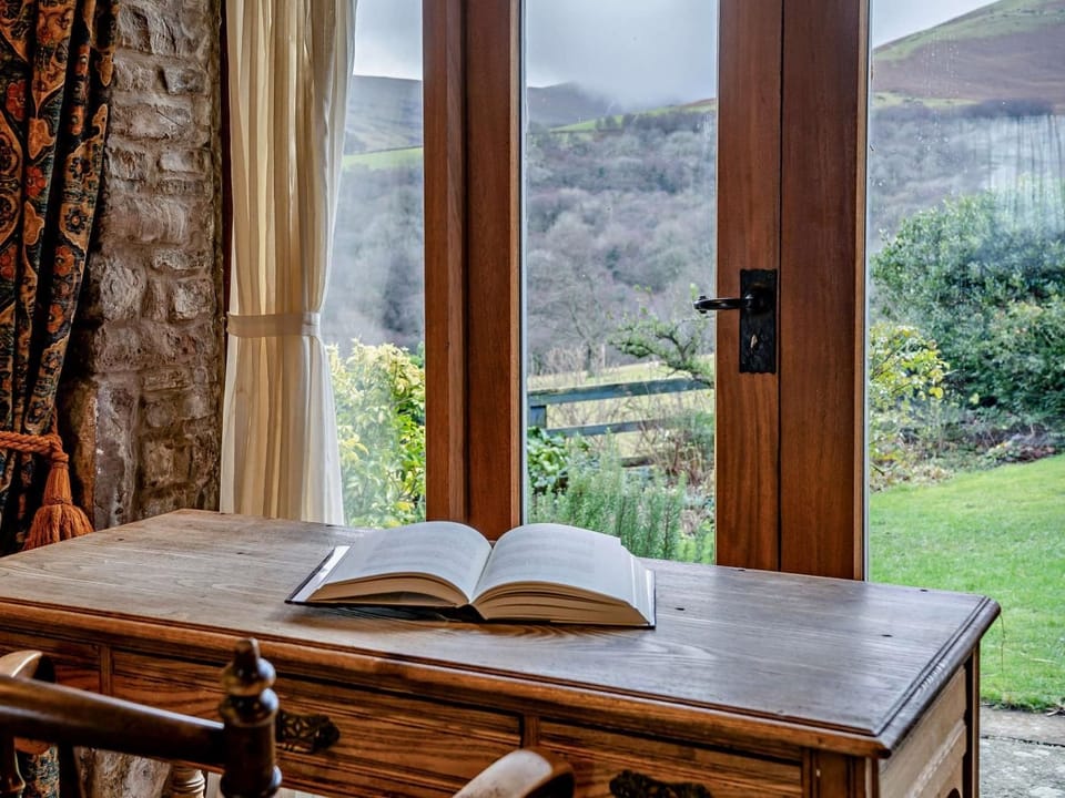 Enjoys views over the Brecon Beacons from the master king bedroom