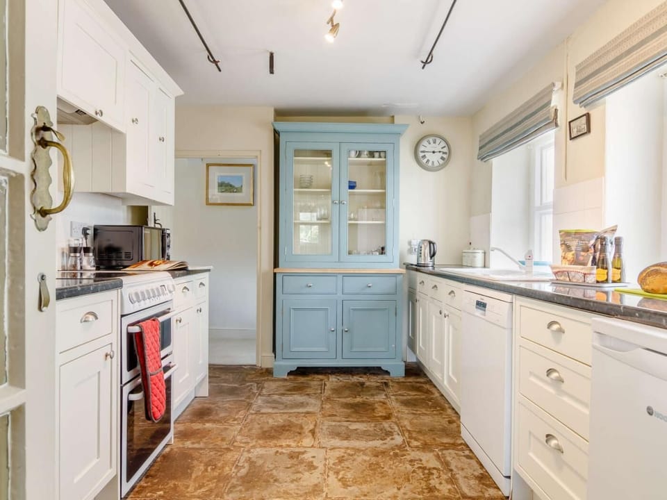 Prepare your meals in the country-style kitchen