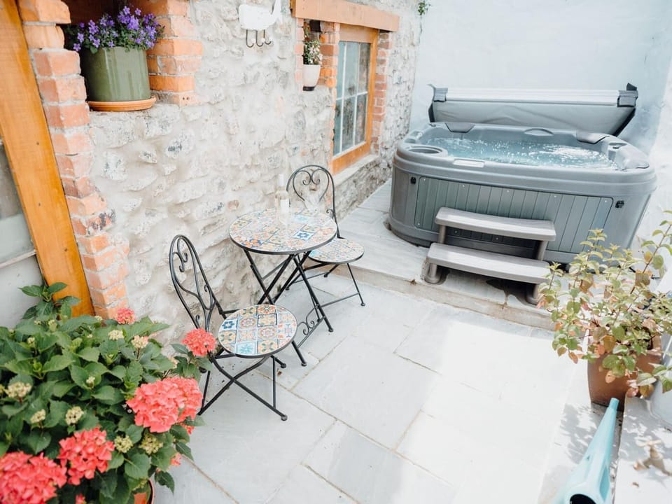 Hot tub and outside area