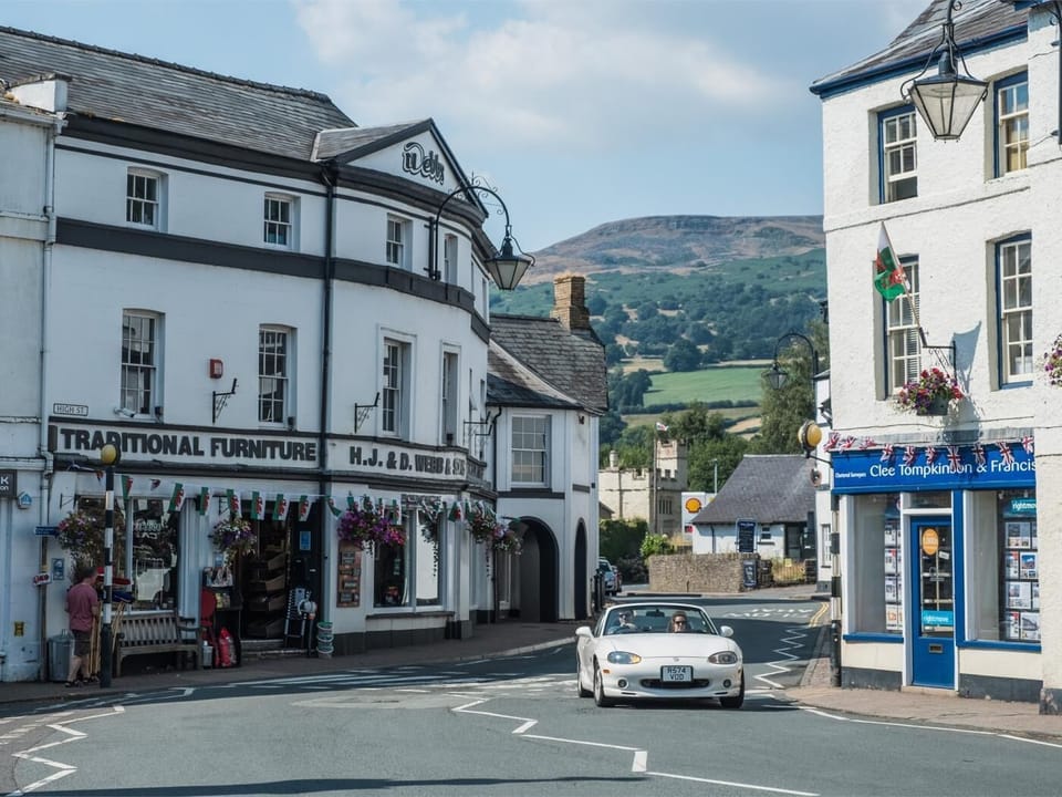 Crickhowell village is within walking distance