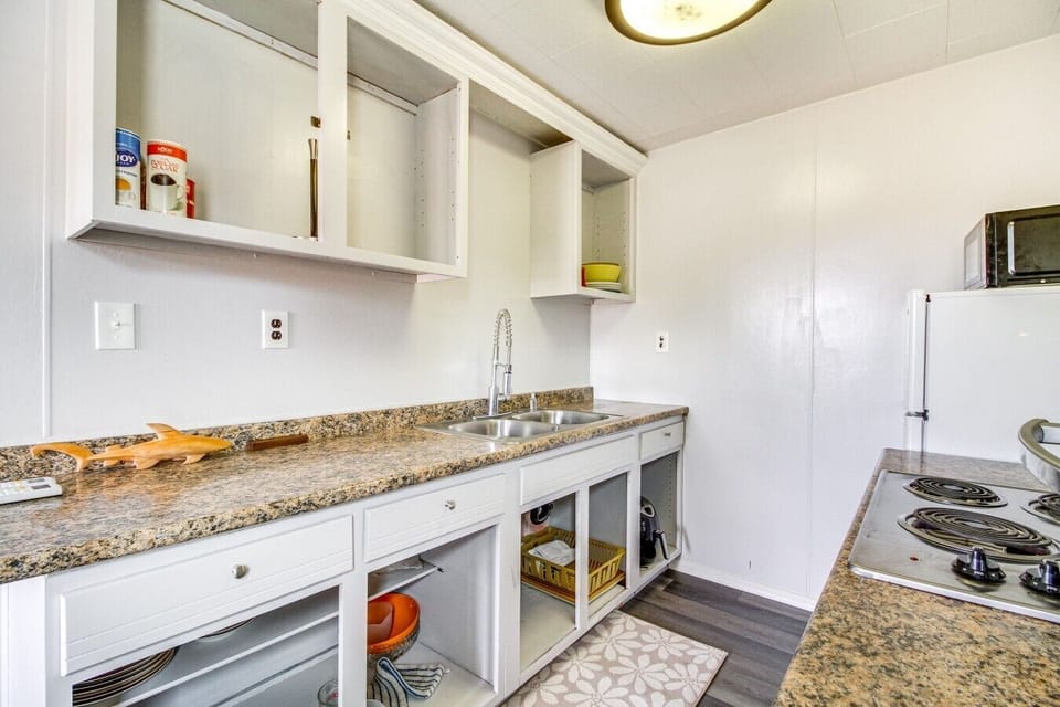 Kitchenette | Granite Countertops | Compact Appliance Suite